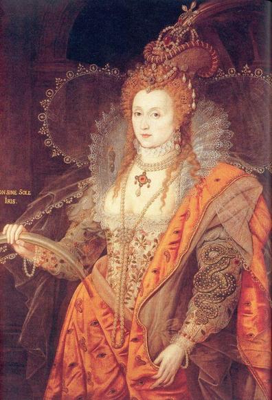 Portrait d’Elisabeth Ière, vêtue d’une robe élaborée et ornée. Elle porte des bijoux somptueux et une coiffe détaillée. Elle tient un objet non identifiable dans sa main droite.

source : @wikipedia_fr@wikis.world 