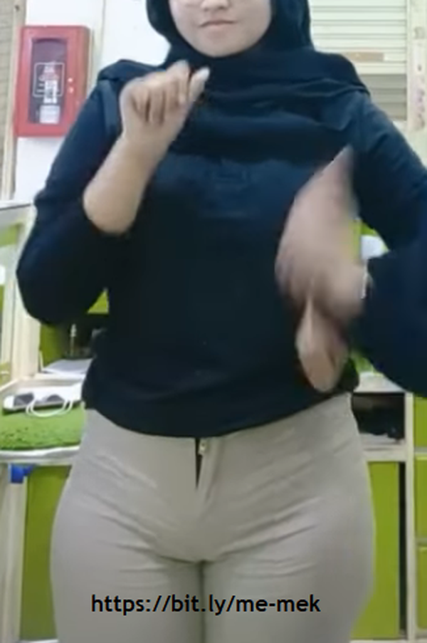 Soraya Pepe, about: a Body Language of a Sexy Hijaber Girl