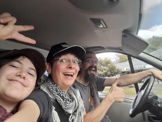 Trois Escrimousses dans un camion