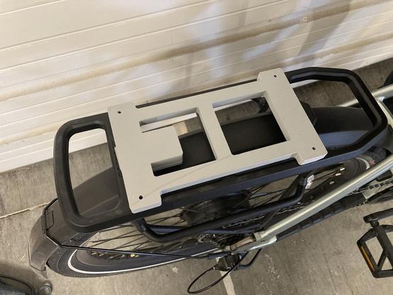 A 3D printed MIK adapter plate on an Aventon Level 3 rear rack.