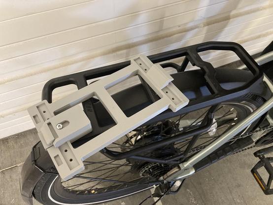 A 3D printed MIK adapter plate on an Aventon Level 3 rear rack.