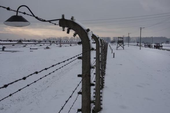  Plus de 1 million de personnes ont été tuées à Auschwitz-Birkenau. 
Photo prise le 4 février 2018 par Maciek Nabrdalik/The New York Times.
via Courrier International