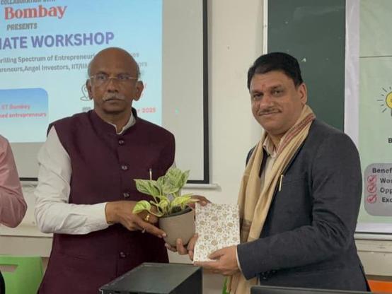 𝐒𝐡𝐫𝐞𝐞𝐤𝐚𝐧𝐭 𝐏𝐚𝐭𝐢𝐥 𝐢𝐧𝐭𝐞𝐫𝐚𝐜𝐭𝐬 𝐚𝐭 𝐒𝐭𝐚𝐫𝐭𝐮𝐩, 𝐄𝐧𝐭𝐫𝐞𝐩𝐫𝐞𝐧𝐞𝐮𝐫𝐬𝐡𝐢𝐩 𝐖𝐨𝐫𝐤𝐬𝐡𝐨𝐩, 𝐈𝐥𝐥𝐮𝐦𝐢𝐧𝐚𝐭𝐞 𝐛𝐲 𝐈𝐈𝐓 𝐁𝐨𝐦𝐛𝐚𝐲 𝐟𝐨𝐫 𝐌𝐚𝐫𝐚𝐭𝐡𝐚 𝐒𝐚𝐦𝐚𝐣 𝐂𝐨𝐥𝐥𝐞𝐠𝐞 𝐨𝐟 𝐏𝐡𝐲𝐬𝐢𝐨𝐭𝐡𝐞𝐫𝐚𝐩𝐲

#Startup #ShreekantPatil #Illuminate #IITBombay #Workshop #Training #Entrepreneurship #Innovation #Pitching #StartupIndiaMentor #IITBombayMentor #Nashik #Maharashtra #ViksitBharat #SIH #NEC #Eureka #MVPPT #CollegeofPhysiotherapy #ICTRD #NIMA #MACCIA #MSMEHelp #GovtSchemes #News #Pressrelease #update #IITBombay