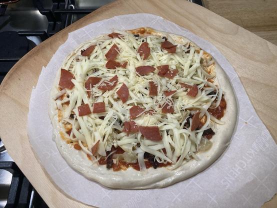 A pizza before going in the oven