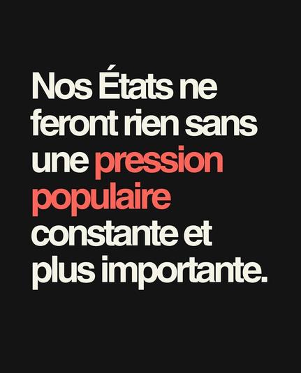 Fond noir ecritures blanche et rouge

Nos Etats ne feront rien sans une pression populaire constante et plus importante.
