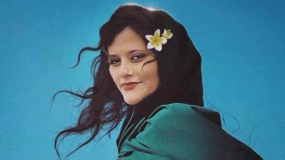 Il y a 3 ans aujourd’hui, Jina #MahsaAmini mourrait à 22 ans sous les coups de la police des mœurs du Gouvernement Iranien, qui l’avait arrêtée 2 jours plus tôt à Téhéran pour un voile « mal porté ».
Gloire aux femmes Iraniennes qui continuent le combat pour leur droits !
#FemmeVieLiberté