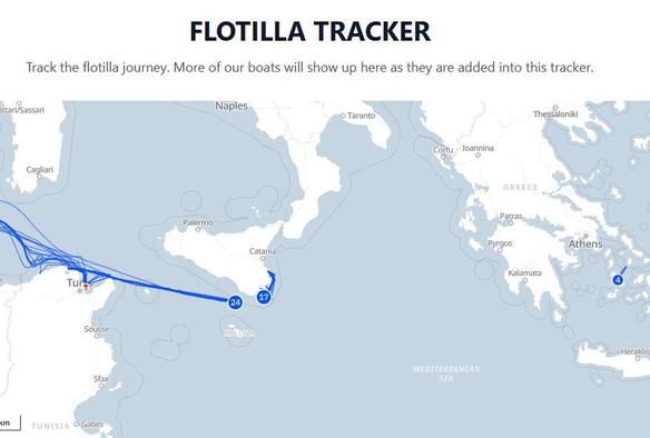Flotilla tracker où l'on peut voir sur la carte de la éditerranee les 24 bateaux partis de Tunis sur le point de rejoindre les 17 bateaux partis de Catane et les 4 tout juste partis de grèce