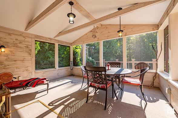 WILMINGTON HOME ON HARDY ROAD
Screened Porch