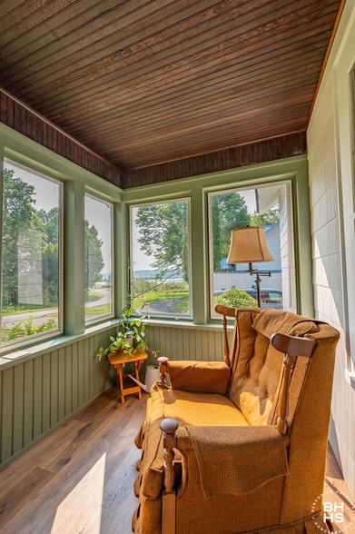 CHARMING HOME IN PIERCEFIELD
Front Porch
