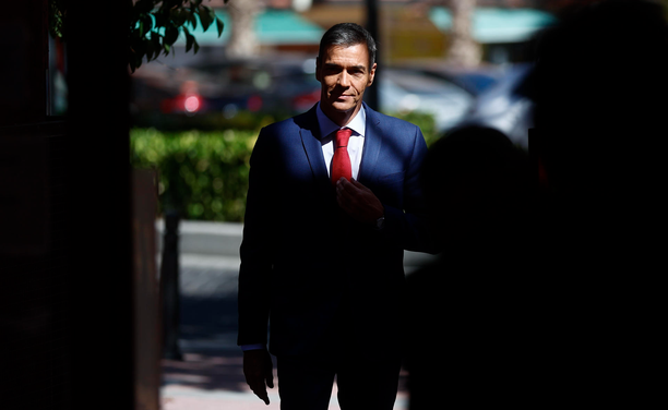 El president del govern espanyol, Pedro Sánchez, en una visita a una escola de Madrid (EFE/Rodrigo Jiménez)