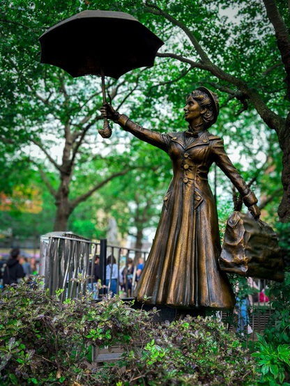 Mary Poppins Statue 