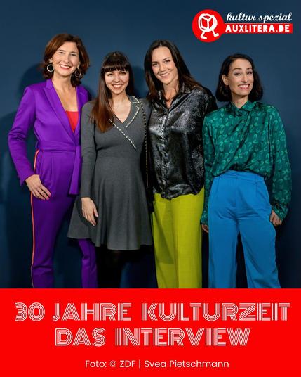 Die vier »Kulturzeit«-Moderatorinnen: (von links) Cécile Schortmann, Lillian Moschen, Nina Brunner und Vivian Perkovic. Sie stehen, verschieden sehr bunt gekleidet nebeneinander und lachen zum Teil übermütig in die Kamera