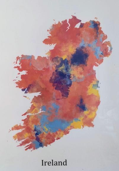 Zu sehen ist eine stilisierte Karte von Irland, in kräftigen rot und blautönen aquarellmässig gemalt
