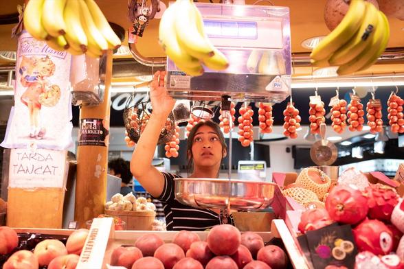 Una paradista de la Boqueria (Europa Press/David Zorrakino)