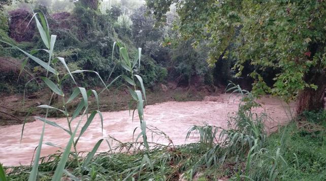La riera de Sant Quintí de Mediona amb fort cabal per la tempesta (3CatInfo)