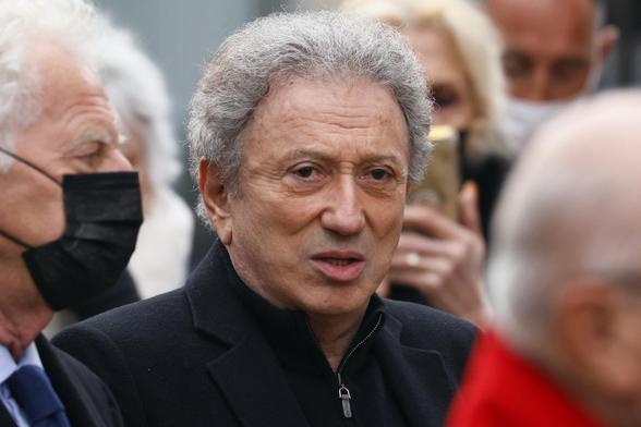 Я — протилежність ...
Мішель Друкер

Je suis ...
Michel Drucker
https://buymeacoffee.com/valdeloir/hejicutiru

#мода #Друкер #іронія #самоіронія #життя
#fashion #Drucker #irony #selfirony #life
