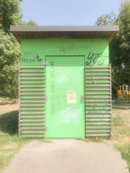 toilettes publiques, Money is a fiction
