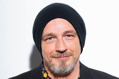 Torsten Sträter: mit neuer ARD-Show
Neues Comedy-Format "Sträters Problemzonen" startet am 2. Oktober - drei Folgen jeweils donnerstags im Ersten. Wiederholt werden sie montags im WDR. Mit dabei sind u.a. Martina Hill und Olaf Schubert.
https://www.kabarett-news.de/News-vom-21.09.2025-torsten-straeter.html
Fotograf Guido Schroeder 