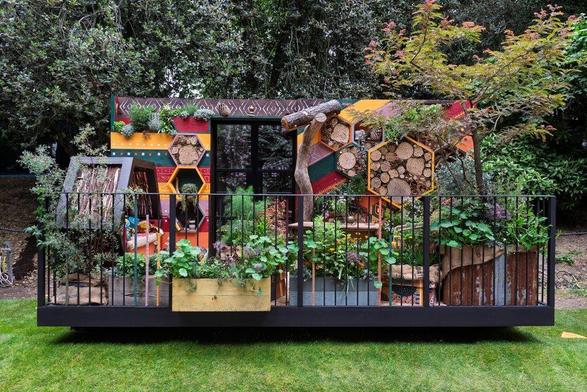 Jamaican-themed balcony show garden from RHS Chelsea.