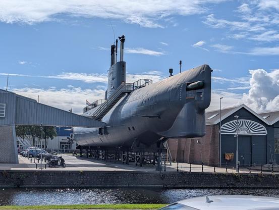 Ein U-Boot an Land als Teil des Marinemuseums, kann besichtigt werden.