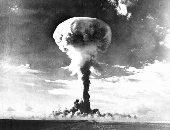 Atompilz er RDS-2 (Joe 2), Semipalatinsk, Kazakhstan
Quelle: https://www.atomicarchive.com/media/photographs/testing/soviet/rds-2-3.html