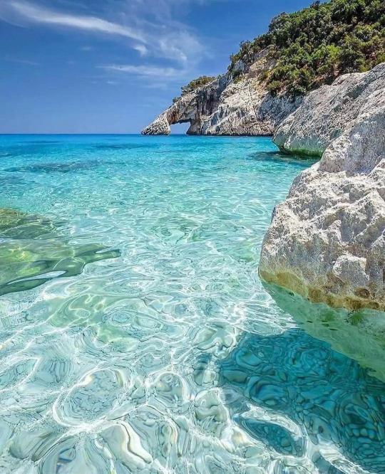 Blue water & white cliffs.