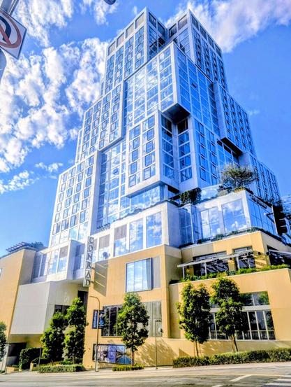 Morning light on a downtown Los Angeles skyscraper. 
#dtla #losangeles #skyscrapers #skyscraper #urban #urbanphotography #architecture