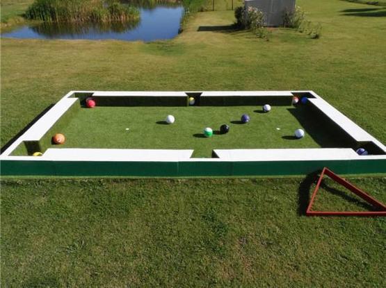 Soccer golf park with restaurant/beer garden incl. barbecue and attached private house. 