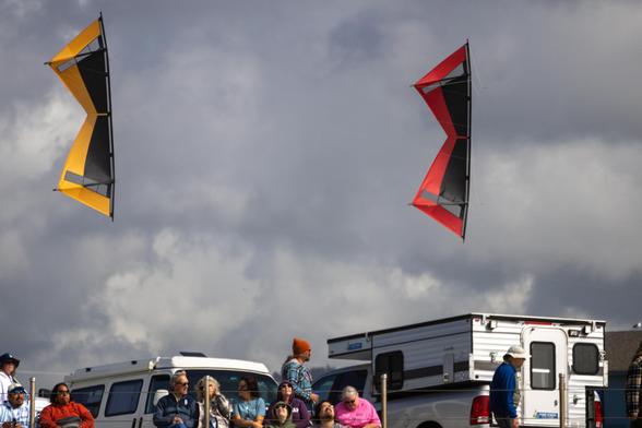 Two Essentials V quad kites flying over the crowd above the sea wall in Lincoln City, OR