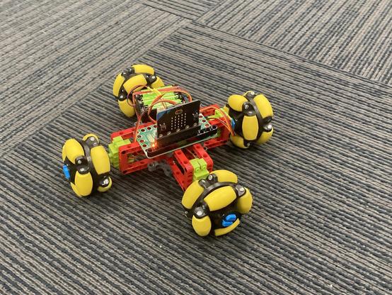 A small micro:bit powered robot with omni wheels. 