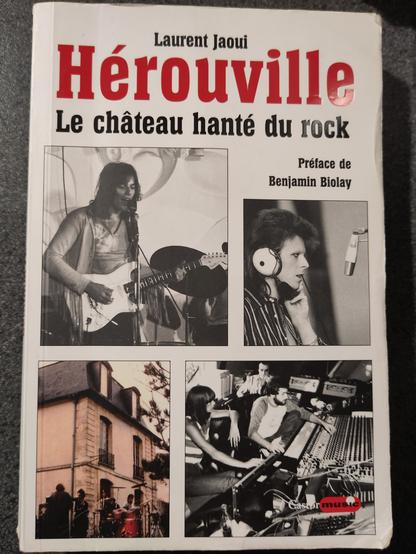 Couverture du livre "Hérouville - Le Château hanté du rock" de Laurent Jaoui avec des photos de David Gilmour de Pink Floyd et de David Bowie.