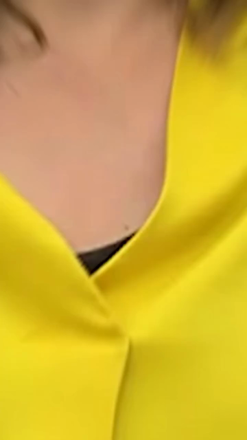 Das Video zeigt eine Frau namens Lisa Badum, die im Deutschen Bundestag spricht. Sie trägt ein leuchtend gelbes Oberteil und setzt sich in einer formellen Sitzung ein. Lisa Badum, Mitglied der Fraktion B90/Grüne, spricht über die Bedeutung der Klimaziele und die Notwendigkeit, sie ernst zu nehmen. Sie betont, dass die Klimaziele wichtig sind, aber es auch Probleme gibt, die gelöst werden müssen, wie zum Beispiel die Abhängigkeit von Verbrennungsmotoren. Sie kritisiert die Politik, die sich auf …