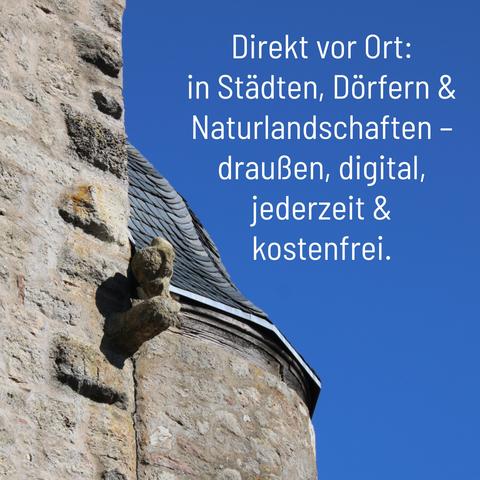 Eine Ecke eines historischen Gebäudes vor einem blauen Himmel.
Text im Bild: 
Direkt vor Ort: in Städten, Dörfern & Naturlandschaften – draußen, digital, jederzeit & kostenfrei.