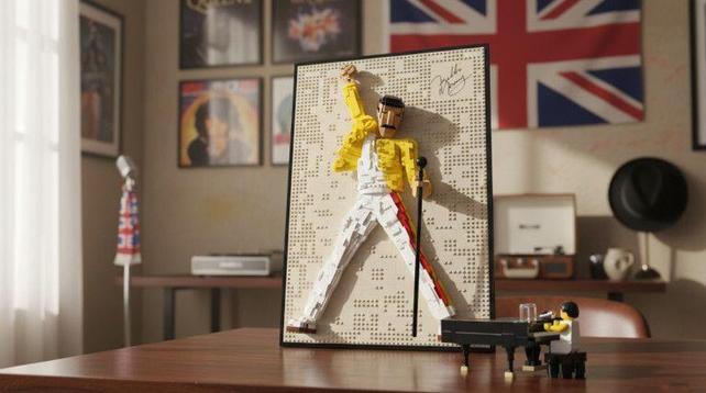 Freddie Mercury in LEGO Bricks Is Pure Magic