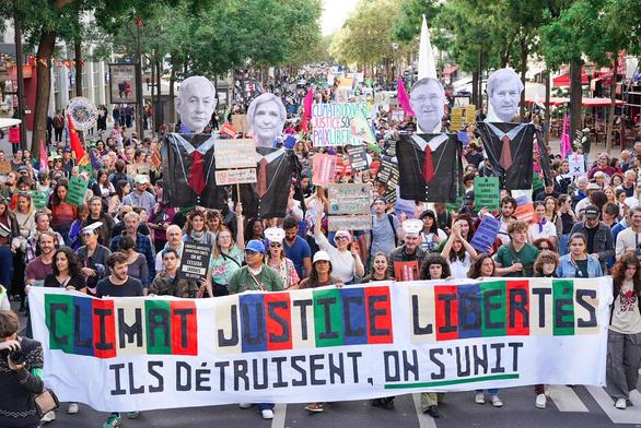 Marche Climat Justice Libertés à Paris.