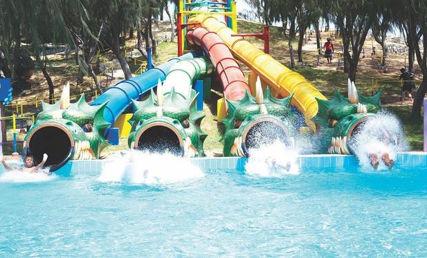 The secrets of a water park: more than just slides and pools
There is much more behind the experiences and fun provided by water park attractions. Discover it!