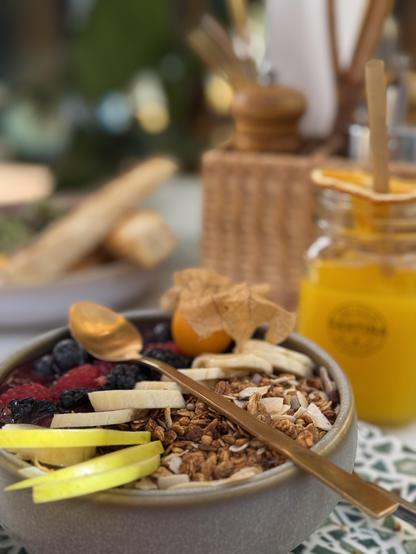 Berry Bowl zum Frühstück in Puerto Portals im Café Santina