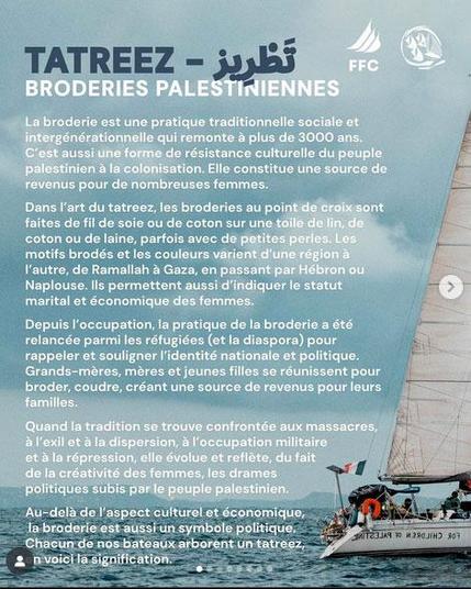 en fond une photo de voilier qui sort du cadre à droite + long texte blanc sur fond de ciel bleu clair : TATREEZ  - broderies palestiniennes
Le tatreez n’est pas seulement un héritage, il est vivant, en constante évolution et reflète les tragédies politiques que vit actuellement le peuple palestinien. Chaque motif que nous arborons est une ode aux femmes de Gaza, aux générations palestiniennes en exil et à la lutte pour la liberté. (texte tronqué car trop long pour le ALT !
