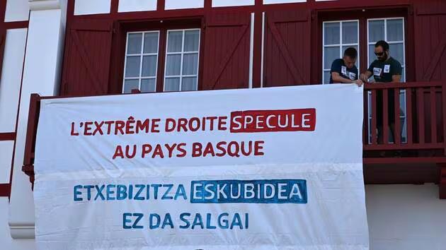 Des militants se sont introduits dans la villa du milliardaire conservateur Pierre-Édouard Stérin jeudi 2 octobre 2025 à Saint-Jean-de-Luz, dans le Pays basque.