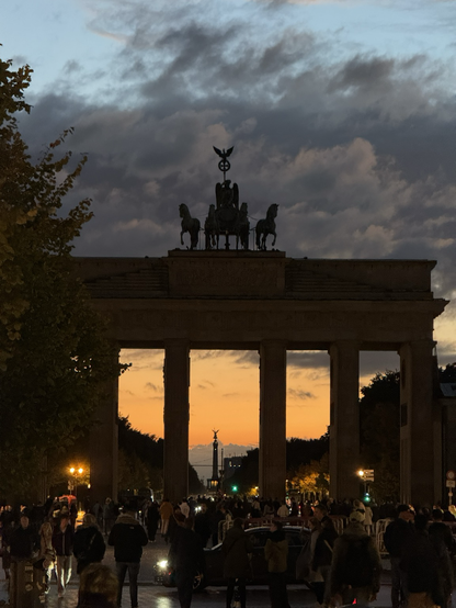 Brandenburger Tor at sunset.