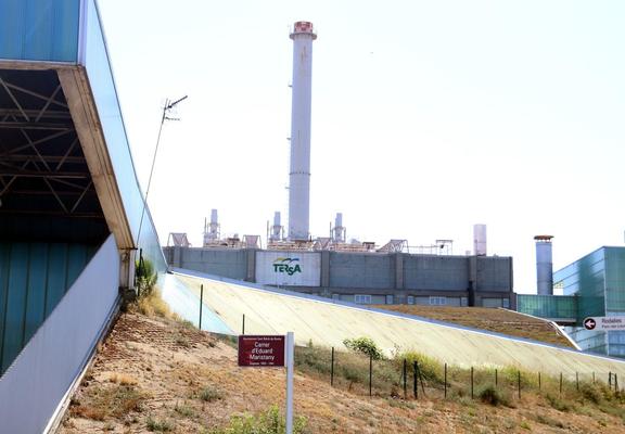 Al treballador mort feia tasques de manteniment quan li han caigut a sobre residus de la xemeneia (ACN)