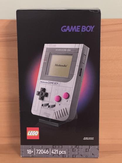 Die Verpackung des Lego Game Boy-Sets von vorne