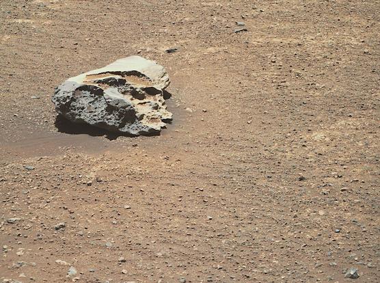 Mars Perseverance Sol 1645: Right Mastcam-Z Camera / enhanced.
NASA's Mars Perseverance rover acquired this image using its Right Mastcam-Z camera. Mastcam-Z is a pair of cameras located high on the rover's mast.

Oct. 5, 2025 (Sol 1645), 12:07:40

source image: https://mars.nasa.gov/mars2020/multimedia/raw-images/ZR0_1645_0812973121_659EBY_N0790870ZCAM09729_0630LMJ

Image Credit: NASA/JPL-Caltech/ASU/Jackie Branc
