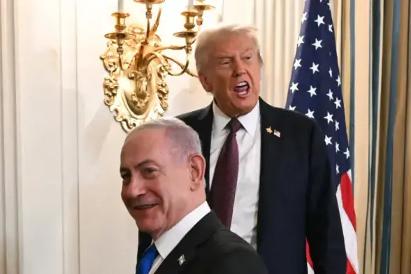 Le Premier ministre israélien Benjamin Netanyahu et le président américain Donald Trump concluent une conférence de presse commune dans la salle à manger de l'État de la Maison Blanche à Washington, DC, le 29 septembre 2025