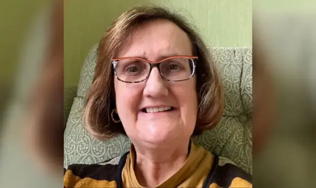 Mulher que cresceu em um lar abusivo e carregou traumas de infância, compartilhou seu testemunho de como recebeu a cura da depressão. Foto: Reprodução/Facebook/Katherine Rhydderch