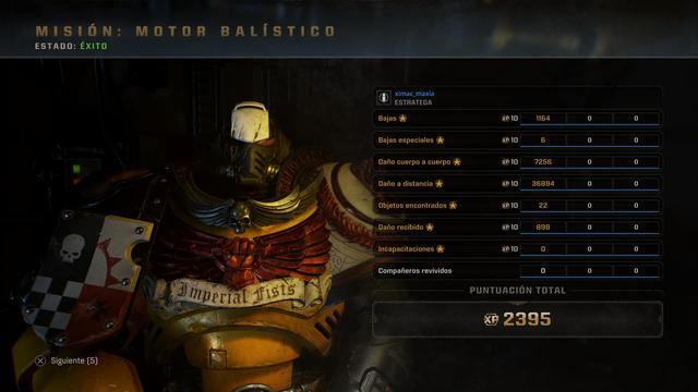 The image displays a video game mission summary titled "Misión: Motor Balístico" with the status marked as "Éxito" (Success). It features a character in armor, likely from a science fiction universe, displaying stats including kills, damage and more. The statistics are very high.