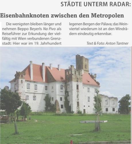 Auszug aus der heute im Augustin erschienenen Stadt unterm Radar-Rubrik, mit Foto eines Schlosses, dessen Turm einen Blick nicht nur auf Windräder ermöglicht.