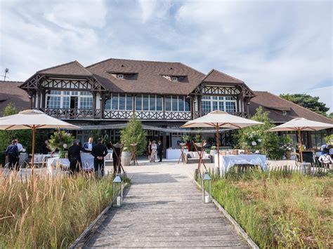Pavillon des étangs, un lieu huppé dans le bois de Boulogne.