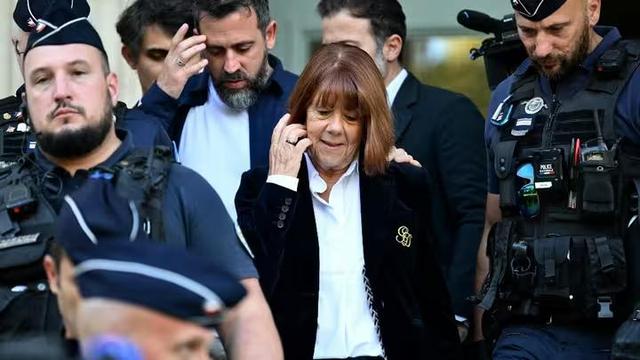 Gisèle Pelicot, quitte la cour d'appel de Nîmes (Gard), le 8 octobre 2025.