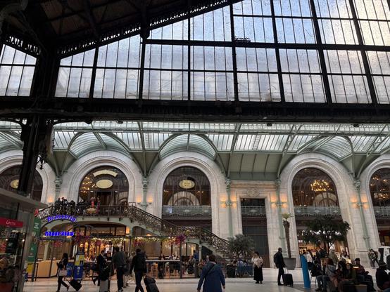 Le train bleu à la gare de Lyon Paris 